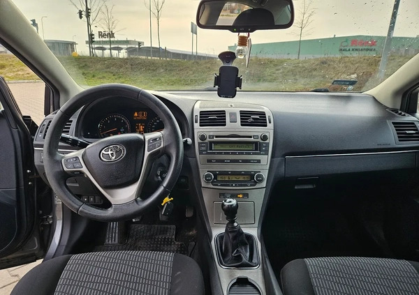 Toyota Avensis cena 25678 przebieg: 251000, rok produkcji 2011 z Gdańsk małe 22